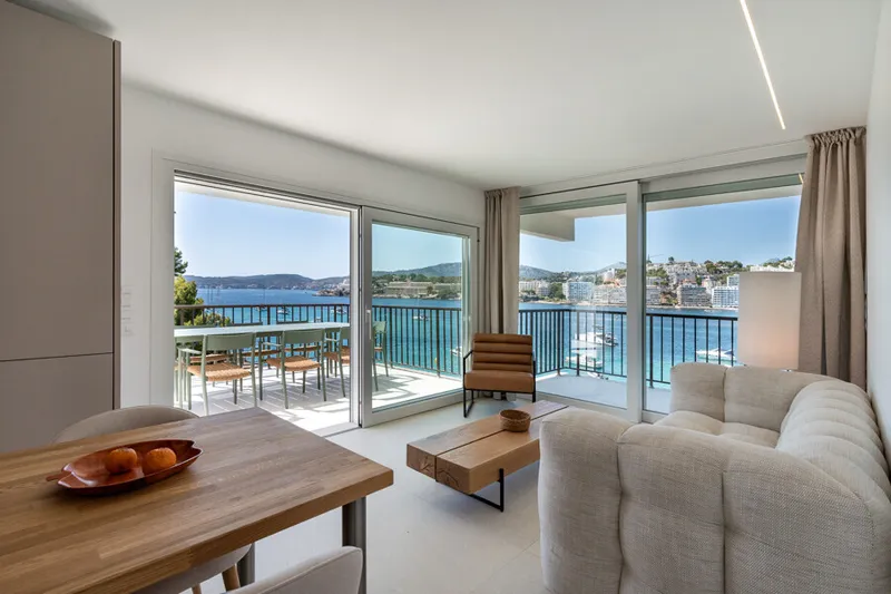 New Luxury Renovated Penthouse with Spacious Terraces and Direct Sea Access in Santa Ponsa — photo 7