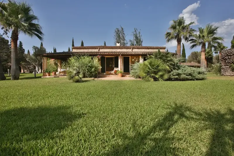 A Timeless Mediterranean Retreat — photo 1