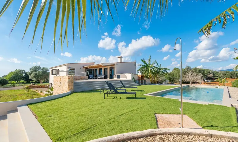 Long-term rental of a spacious newly built finca on a 23,000 m2 plot, 5 minutes from the village of Campos — photo 2