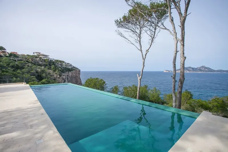Long and short term rental: Villa in 1st sea line - Marcel Remus Real Estate — photo 1
