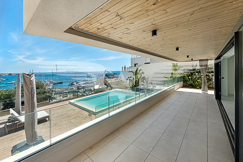 Palma: Modern apartment with garden and harbor view — photo 1