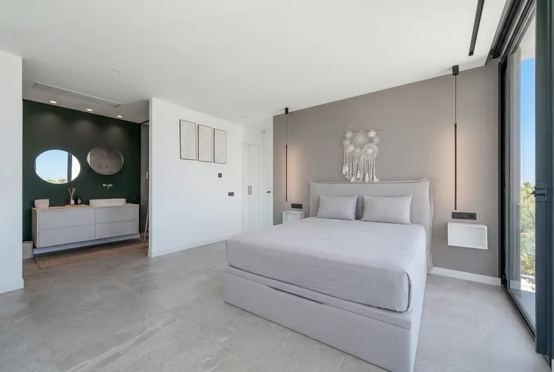 Luxury villa with sea views — photo 12