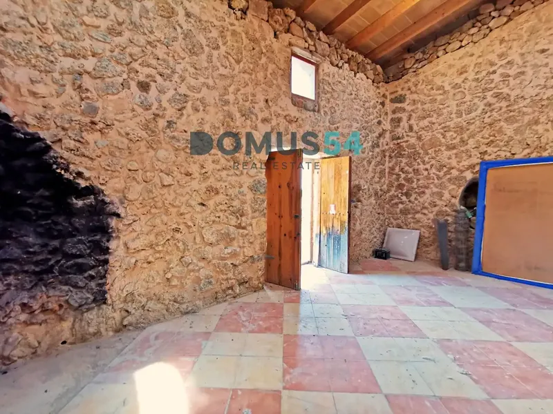 We present a rustic house located near Inca — photo 9