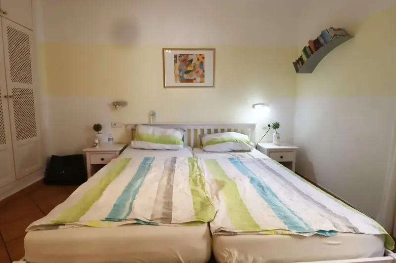 This spacious ground floor apartment is located in a quiet residential area of Peguera in Mallorca. The apartment offers a total of 5 rooms — photo 10