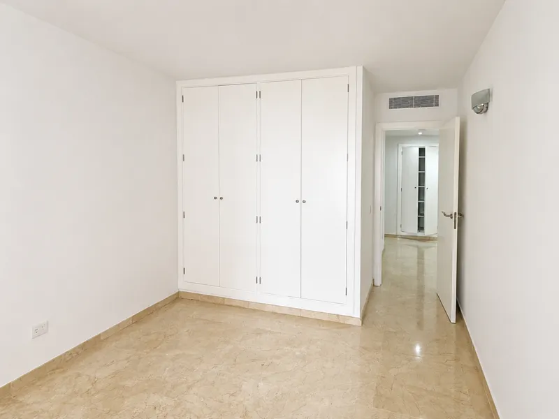 Ref. 1889; Beautiful 4-bedroom flat with terrace with sea views and parking space in Palma, for rent — photo 12