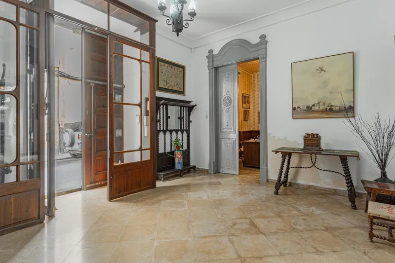 Centrally located manor house — photo 5
