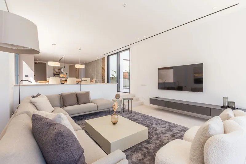 Elegant new-build villa with modern amenities and sea views — photo 6