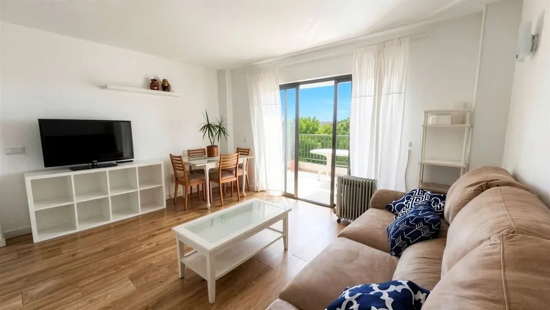 Charming apartment with plenty of natural light and a balcony — photo 6