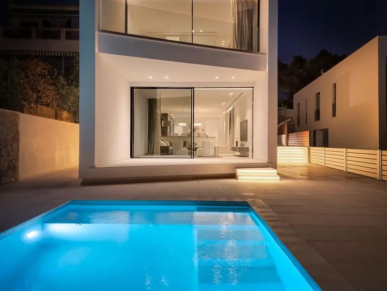 Detached house for sale in Calle del Paradís, 30 — photo 1
