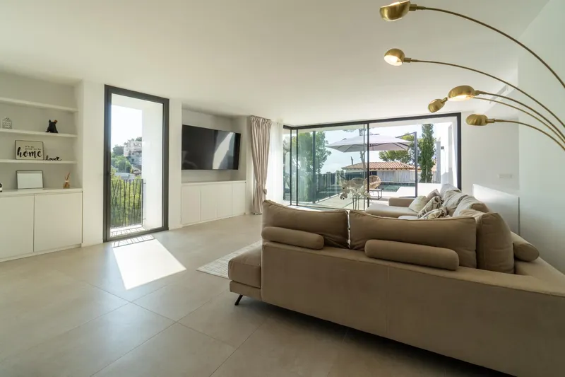 Newly Built Contemporary Villa — photo 12