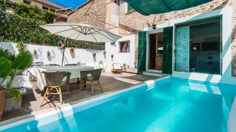Modernist house with restaurant for sale in the heart of Sóller — photo 1