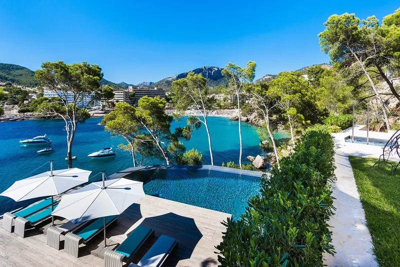 Unique designer villa with guest house and direct sea access — photo 1