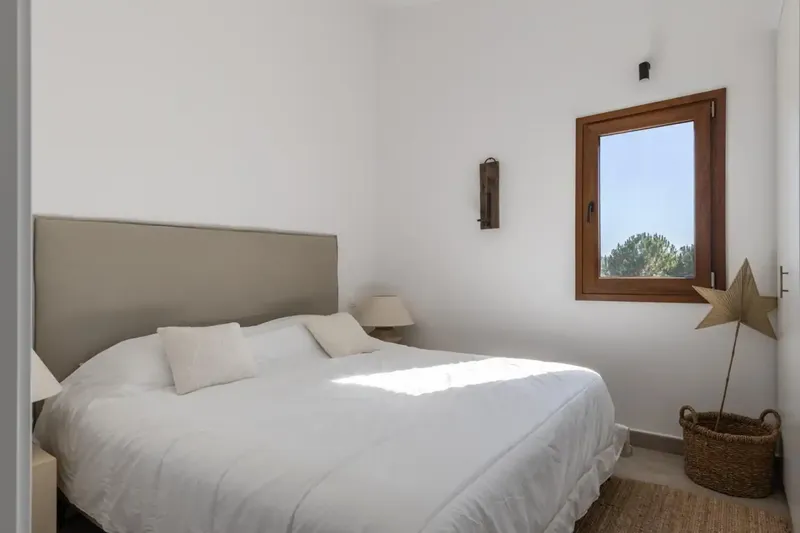 Welcome to your new dream villa! This luxurious detached residence impresses with its bright rooms and a spacious — photo 12