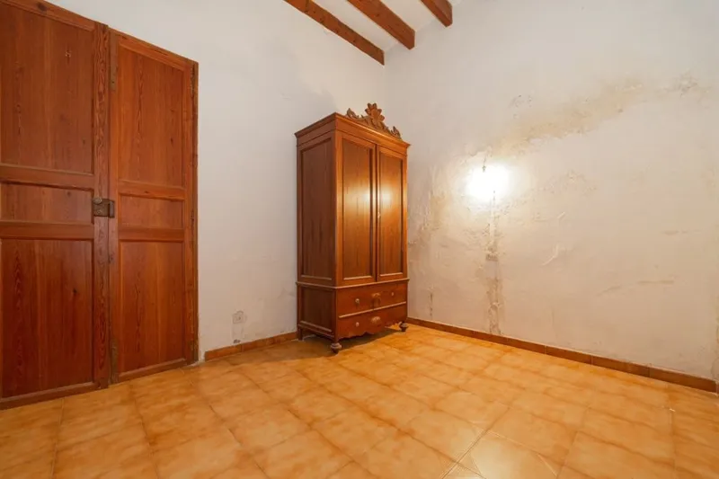 Townhouse with renovation project in Es Llombards — photo 8