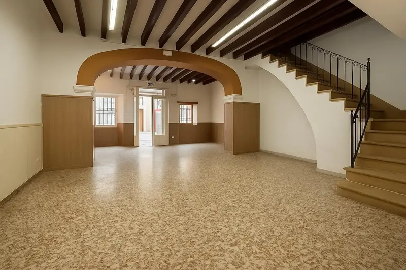 We present this magnificent village house located in the heart of Mancor de la Vall, an emblematic building that extends over — photo 4