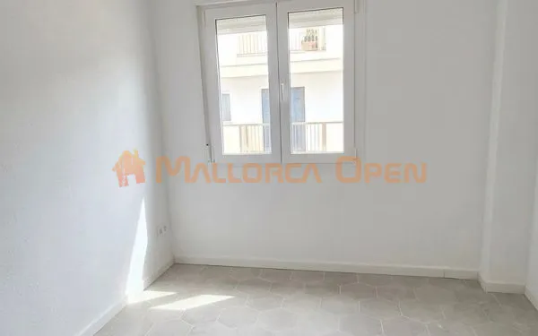 Apartment on the First Line in S'Illot — photo 9
