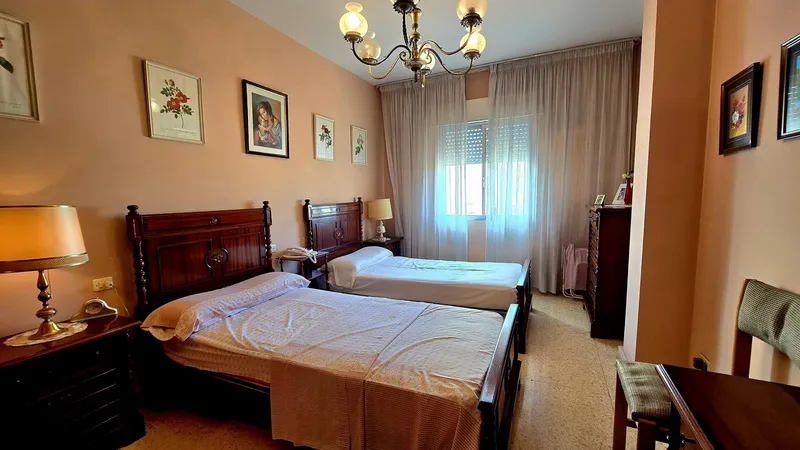 Large, affordable apartment in a good location in Palma — photo 2