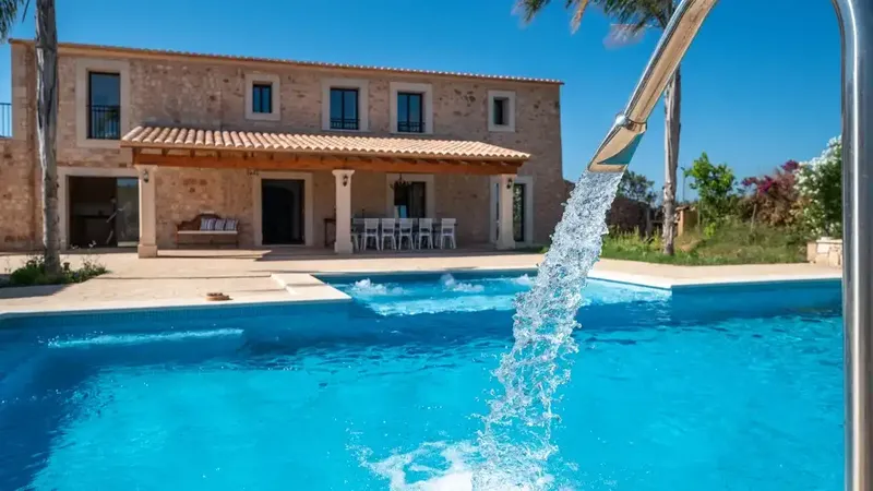 Seasonal rental or maximum one year. Charming rustic finca for rent between Santanyí and Cas Concos. This beautiful brand-new finca has been — photo 2