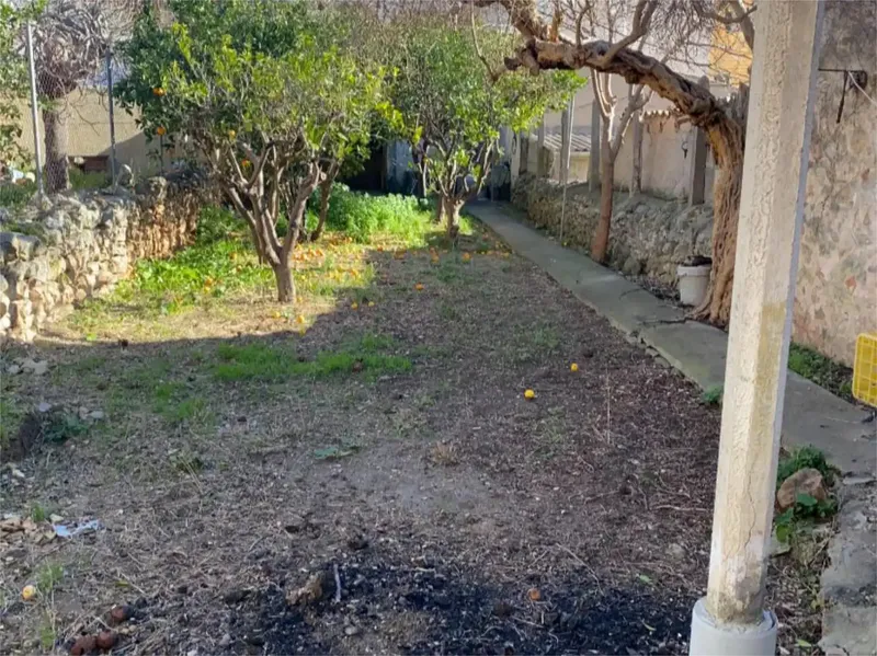 House to renovate consisting of three floors, ground floor with large patio-garden, 2 bedrooms, entrance hall, kitchen, bathroom, laundry room and — photo 9