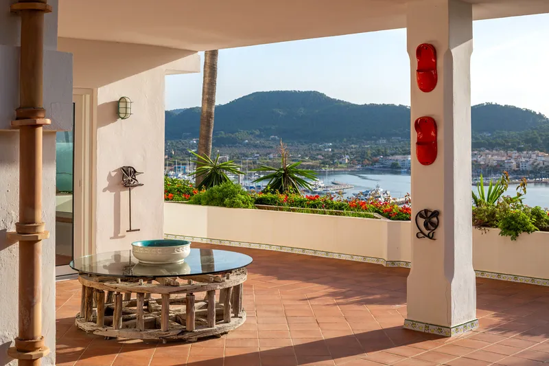 Apartment in a small exclusive residential complex with incomparable harbour views — photo 1