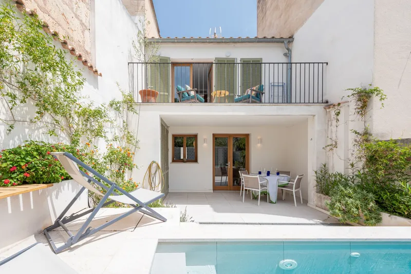 Beautifully renovated townhouse with pool and sunny courtyard in a peaceful street of Pollensa village — photo 1