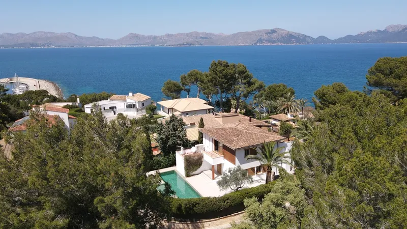 Spectacular Villa with Sea Views — photo 1