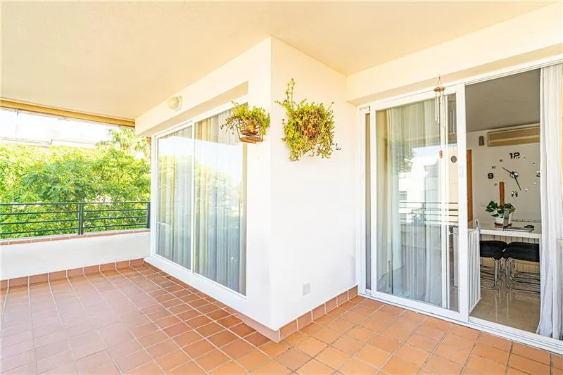 Flat of approx. 124m² with a terrace in a residential complex with a communal swimming pool — photo 3