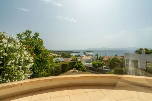 Puerto Alcudia, luxury property with impressive panoramic sea views on the Alcanada golf course, overlooking the bay of Alcudia — photo 2