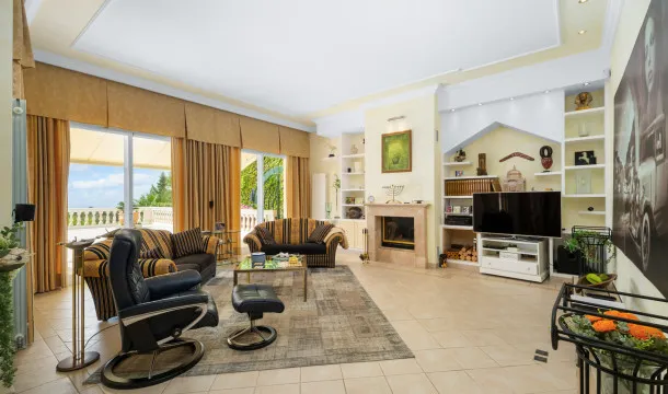 Mediterranean villa with sea views in Bendinat — photo 12