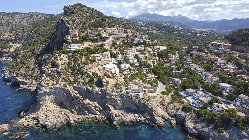 Luxury villa on the first sea line with infinity pool in Port Andratx — photo 1