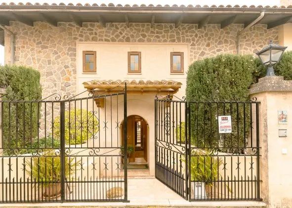 Detached house in Calle de Joan Miro, 4, Valldemossa — photo 1
