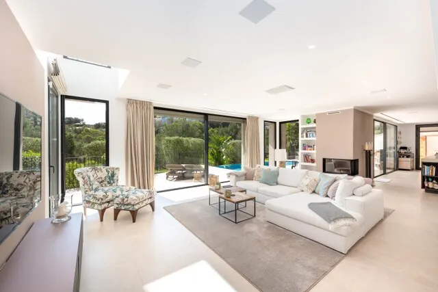 Exclusive new villa with saltwater pool for sale in Costa d'en Blanes, Mallorca — photo 7
