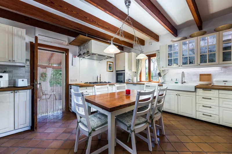 Spacious finca with 6 bedrooms, large garden, pool and generous cellar — photo 9