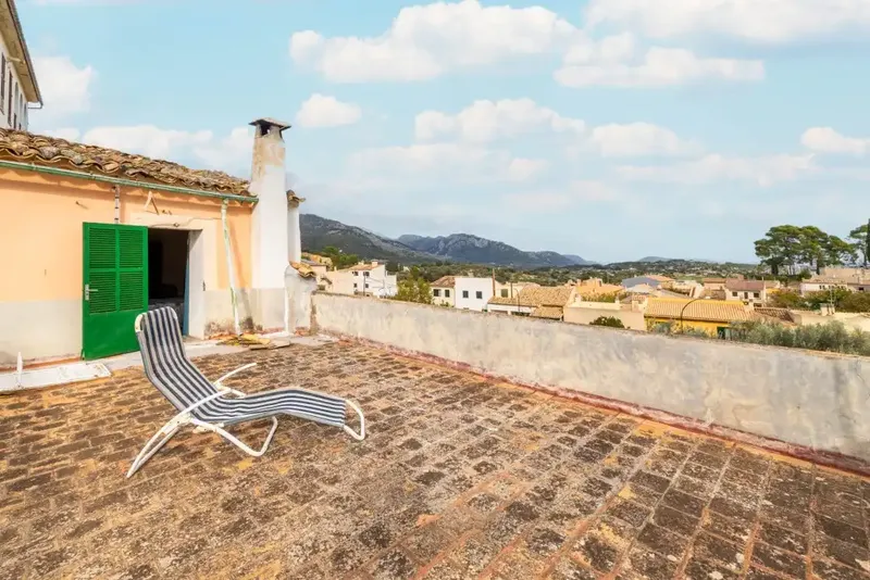 Fantastic opportunity to acquire a traditional village house that you can completely renovate and customize, in the heart of Selva — photo 1