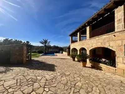 Luxury rustic estate with 2 houses, pools and 18 ha in Manacor — photo 4
