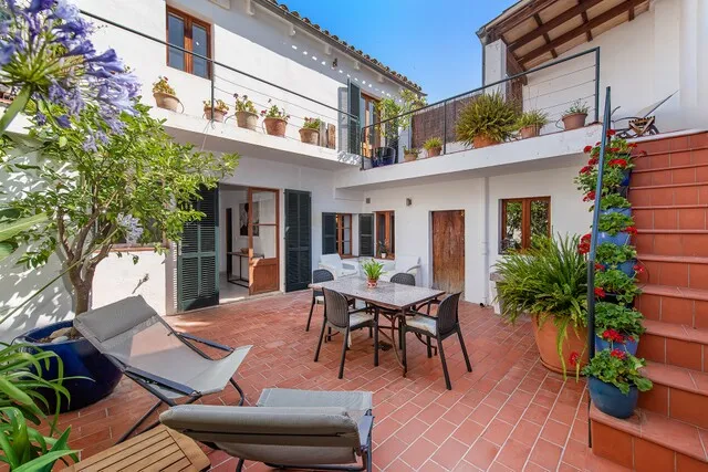 Charming town house with patio oasis for sale in Pollensa, north Mallorca — photo 1