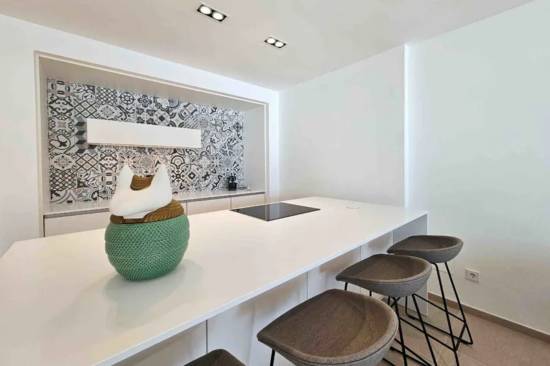 Stylish apartment with spectacular sea views — photo 4