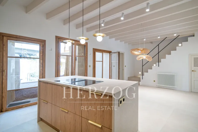 Exquisitely renovated townhouse with a heated pool in the heart of Algaida — photo 1