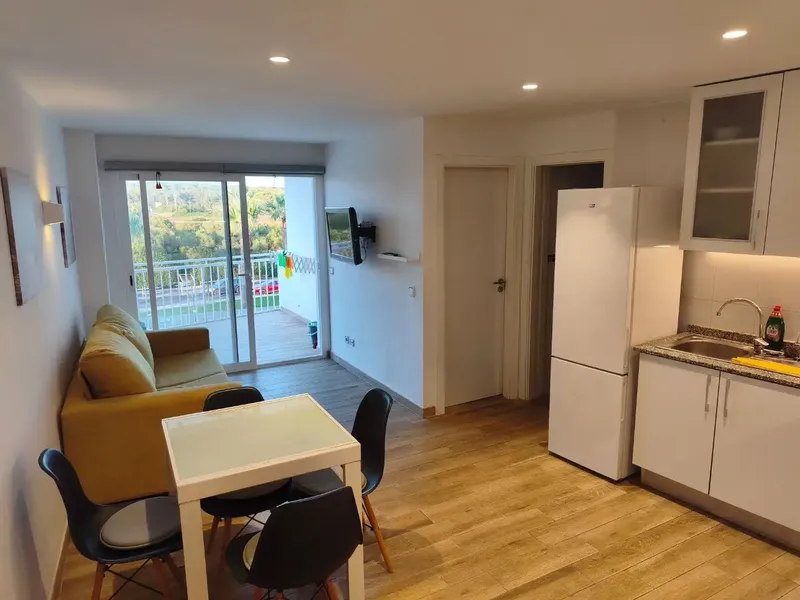 Renovated apartment 2020, 1 bedroom. From September to June (negotiable). Ideal for teachers. Water supply and community fees included in the price. — photo 4