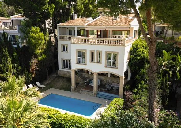 Detached house in Bendinat, Calvià — photo 1