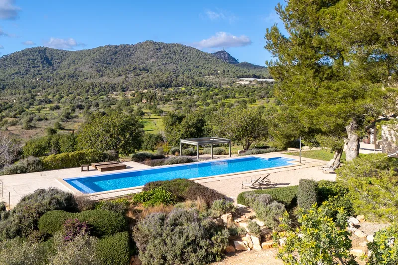 Luxury finca with pool and sea views near Portocolom — photo 3