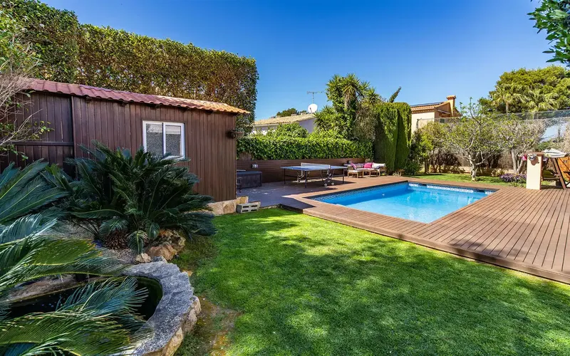 This beautiful villa in El Toro is located in a quiet residential area, a short distance from the luxurious marina of Port Adriano and — photo 3
