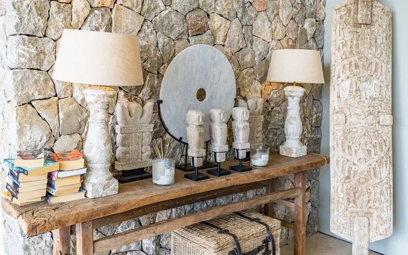 This elegant villa in Genova is located in a coveted area of Palma, a short drive from the city center, and impresses with — photo 7