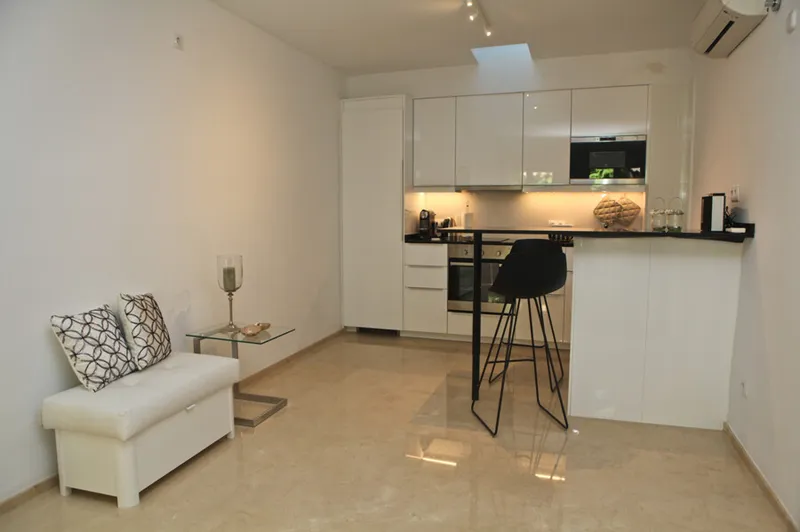 One-Bedroom Furnished Apartment in Central Location in Perfect Condition - Temporary Contract — photo 12