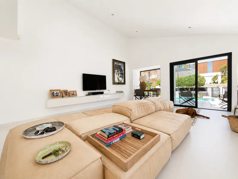 Modern villa with private relaxation area near Port Adriano in El Toro — photo 11