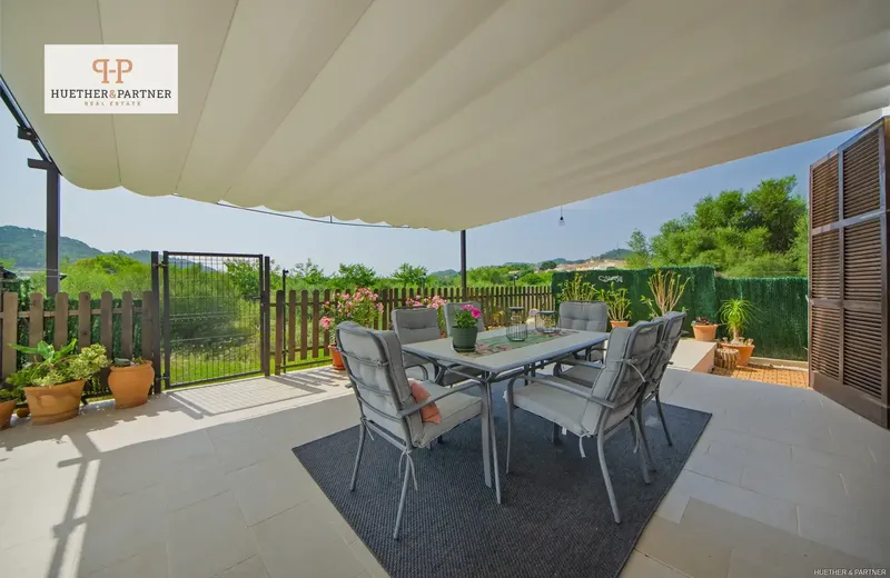 Attractive semi-detached house consists of two separate, individually designed halves sold together — photo 4
