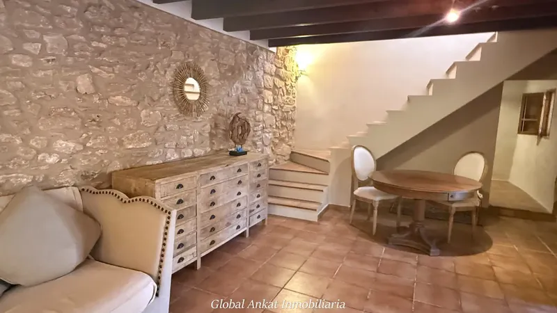 Sumérjase en la paz y el encanto del auténtico estilo de vida mallorquín. Esta singular propiedad rústica, asentada sobre una parcela de 1.1 — photo 10