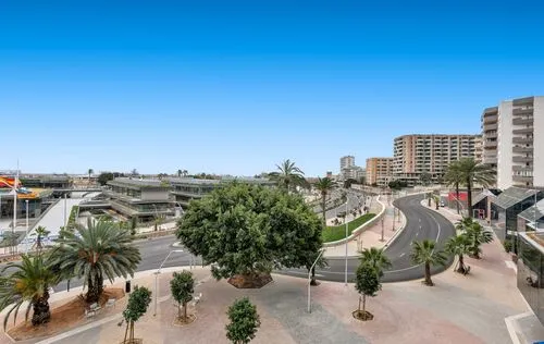 3 Bedrooms on Paseo Marítimo — photo 4
