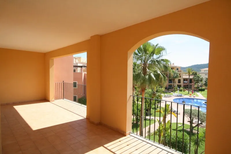 Unfurnished apartment in a beautiful location in Santa Ponsa, close to the centre 1 — photo 9