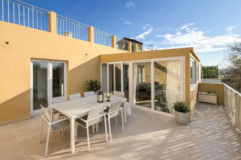 This exceptional penthouse is located in an absolutely privileged location in El Molinar, just a few minutes' walk from the sea. — photo 4